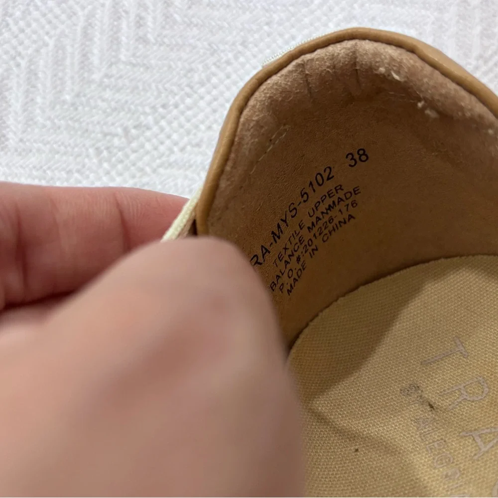 💚Alegria Cream Textured Slip-On Flats